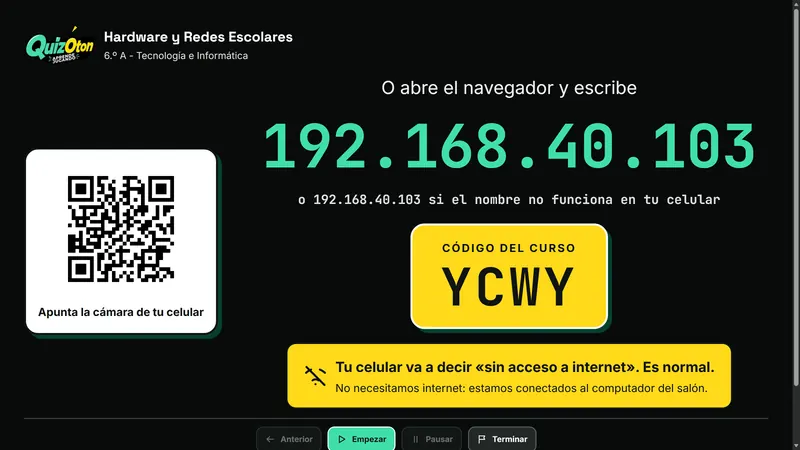 Sala de espera proyectada con código QR, dirección, código del curso y aviso de que no se necesita internet.
